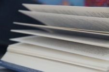 Aufgeschlagenes Buch