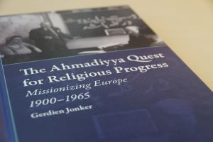 Zum Artikel "The Ahmadiyya Quest for Religious Progress: Missionizing Europe 1900-1965"