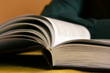Aufgeschlagenes Buch